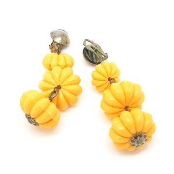 Long canary yellow dangle earrings with plastic pumpkin-like beads - Bliinkt