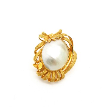 Delicate goldtone faux pearl combined brooch and pendant and tiny rhinestones - Bliinkt