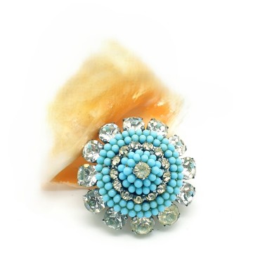 Domed brooch with turquoise beads and clear rhinestones - Bliinkt