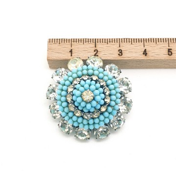 Domed brooch with turquoise beads and clear rhinestones - Bliinkt