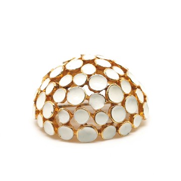 Domed goldtone white enamelled brooch - Bliinkt