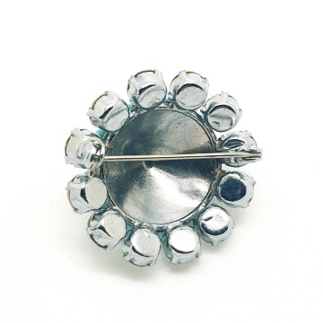 Domed brooch with turquoise beads and clear rhinestones - Bliinkt