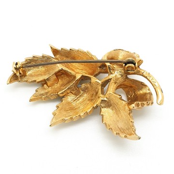 Dark goldtone leaf brooch - Bliinkt