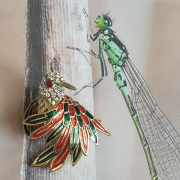 D'Orlan bird brooch with red and green enamel wings - Bliinkt