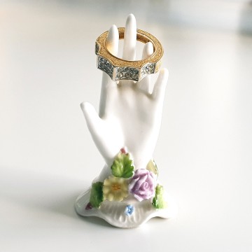 D'Orlan - goldtone sandblasted ring with crown shaped clear rhinestone top - Bliinkt