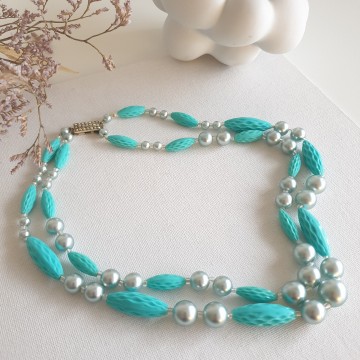 Two row necklace with barrel shaped facetted turquoise beads and fake pearls - Bliinkt
