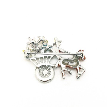 Enamelled horse and cart brooch with flower salesman - Bliinkt