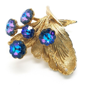 Exquisite - goldtone brooch with purple flower shaped rhinestones - Bliinkt