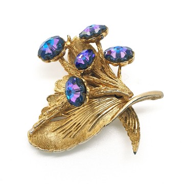 Exquisite - goldtone brooch with purple flower shaped rhinestones - Bliinkt