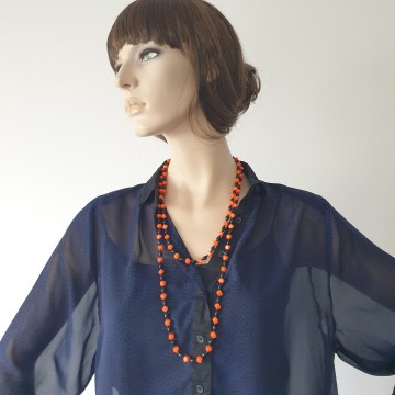 Extremely long necklace with bright orange and black glass beads - Bliinkt