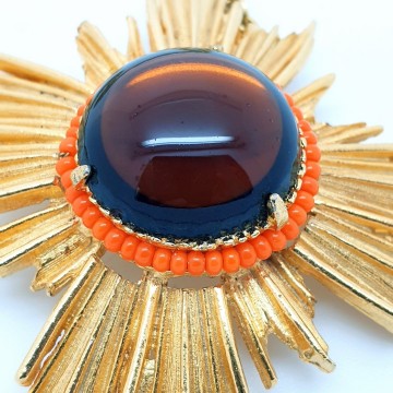Florenza - goldtone sunburst pendant with brown cabochon and orange seed beads - Bliinkt