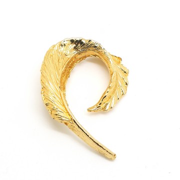 Goldtone curled feather brooch - Bliinkt