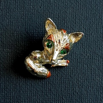Gerry's - tiny goldtone fox brooch with emerald green eyes and brown enamel details - Bliinkt