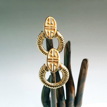 Givenchy goldtone doorknocker logo earrings with logo - Bliinkt