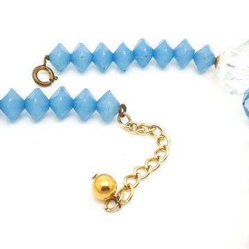 Chunky 'golden oldies' necklace with blue and white facetted plastic beads - Bliinkt