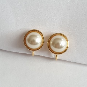 Goldette - round goldtone faux pearl earrings - Bliinkt