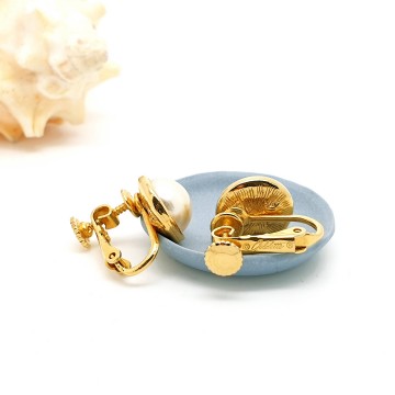 Goldette - round goldtone faux pearl earrings - Bliinkt