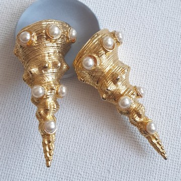 Goldtone 80s icicle shaped clip earrings with faux pearls