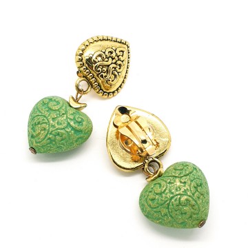 Goldtone and green heart clip earrings - Bliinkt