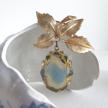 Goldtone bow brooch with blue and yellow givre faceted glass pendant - Bliinkt