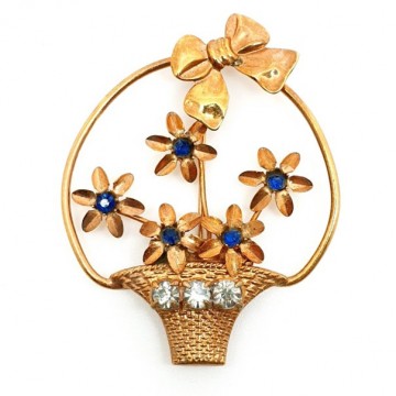 Goldtone flower basquet brooch with royal blue and clear rhinestones 40s - Bliinkt