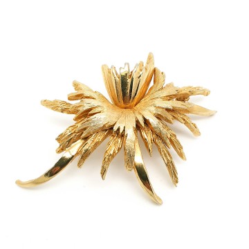 Goldtone flower brooch 60s/70s
