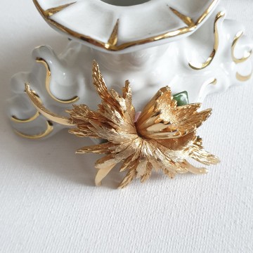 Goldtone flower brooch 60s/70s