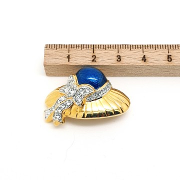 Goldtone flower brooch with blue enamel top and clear rhinestone bow - Bliinkt