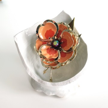 Goldtone flower brooch with salmon enamelled leaves and ab rhinestone - Bliinkt