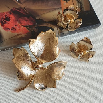Goldtone leaf brooch and earring set