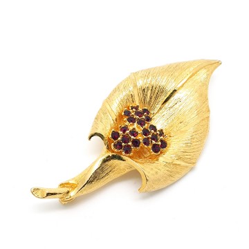 Goldtone calla brooch with red rhinestone flowers