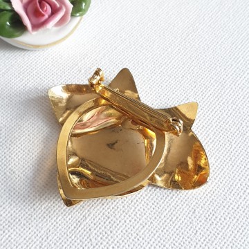 Goldtone leaf shaped brooche and scarf clip
