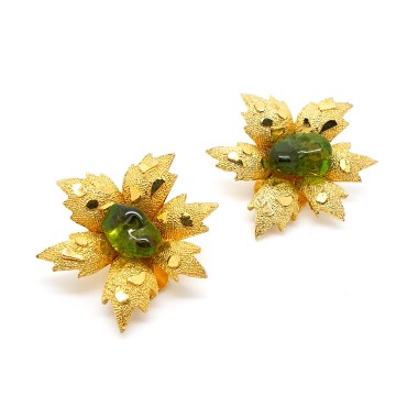 Goudkleurige blaadjesoorbellen met peridotkleurige steen