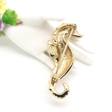 Goldtone little seahorse brooch with rhinestones - Bliinkt