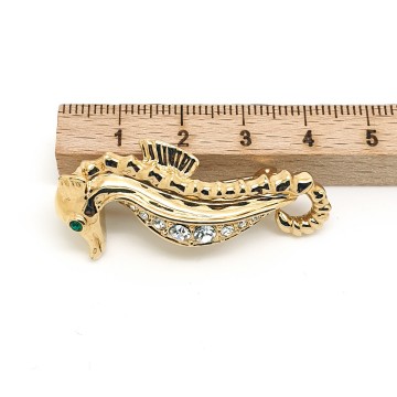 Goldtone little seahorse brooch with rhinestones - Bliinkt