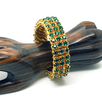 Goldtone stretch bracelet with green rhinestones - Bliinkt