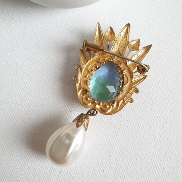 Goldtone brooch with blue stone and faux pearl