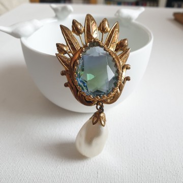 Goldtone brooch with blue stone and faux pearl