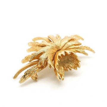 Goldtone flower brooch 60s/70s