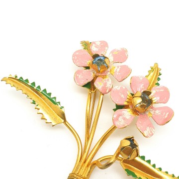 Large goldtone flower brooch pink flowers, blue rhinestone hearts, green leaves 30s/40s - Bliinkt