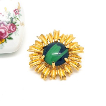 Goldtone flower brooch with black green center stone - Bliinkt