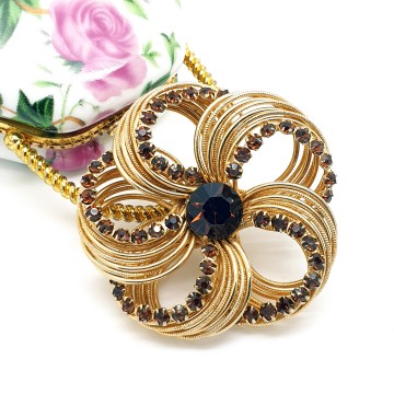Goldtone flower shaped wire brooch with brown rhinestones - Bliinkt