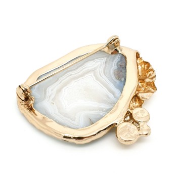 Broche met witte natuursteen