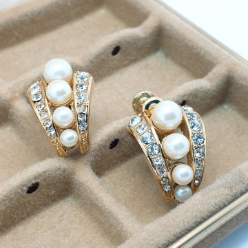 Goldtone faux pearl and clear strass earrings - Bliinkt