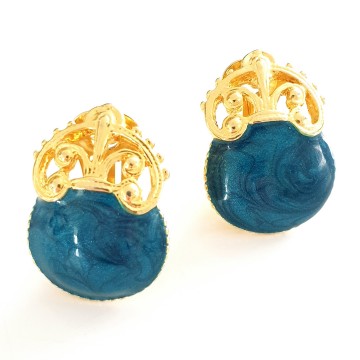 Goudkleurige oorbellen met gewolkt zeeblauw emaille
