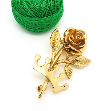 Goldtone rose and crown brooch - Bliinkt