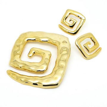 Goudkleurige set broche en oorbellen met stekers