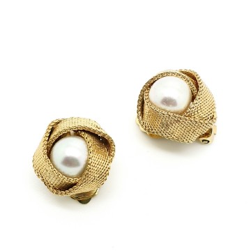 Grosse goldtone mesh with big faux center pearl clip on earrings 3