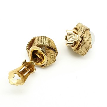 Grosse goldtone mesh with big faux center pearl clip on earrings back