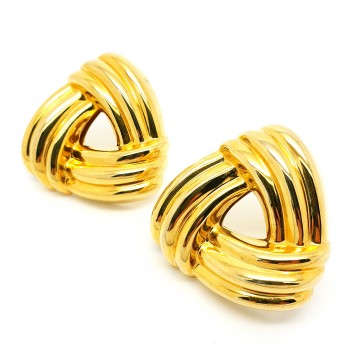 Large triangle shaped ribbed goldtone 80s earrings - Bliinkt